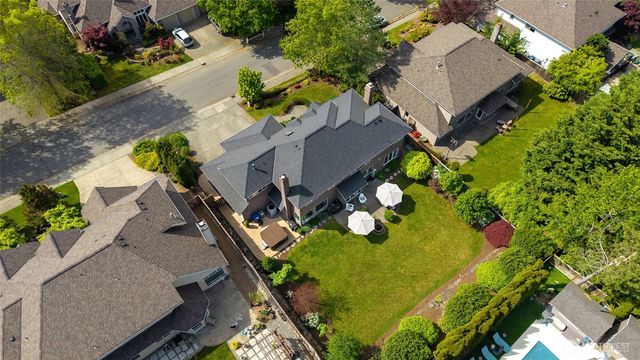 1220 268th Way SE, Sammamish, WA 98075