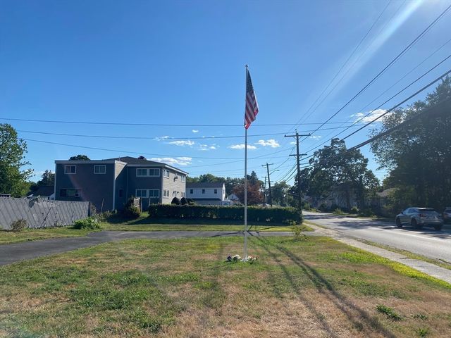 90 Lowell Ave, Haverhill, MA 01832