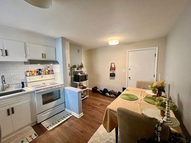 44 Lionel Ave B, Waltham, MA 02452