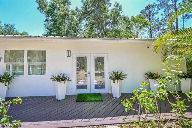 5940 English Oaks LN, Naples, FL 34119