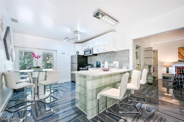 5940 English Oaks LN, Naples, FL 34119