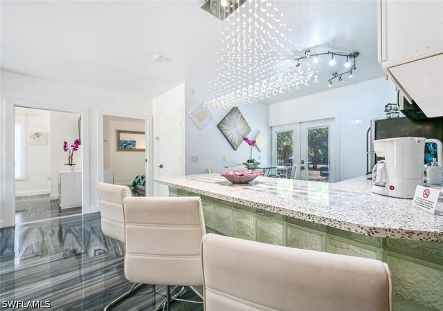5940 English Oaks LN, Naples, FL 34119