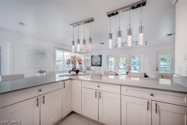 5940 English Oaks LN, Naples, FL 34119