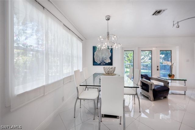 5940 English Oaks LN, Naples, FL 34119