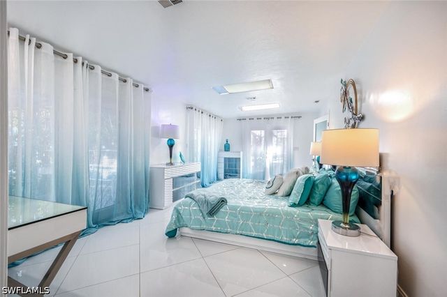 5940 English Oaks LN, Naples, FL 34119