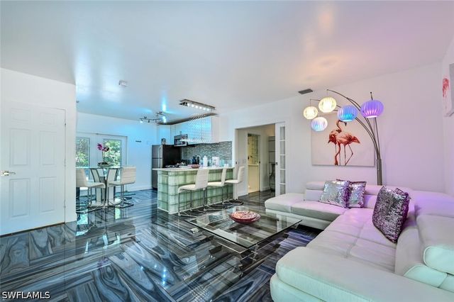 5940 English Oaks LN, Naples, FL 34119