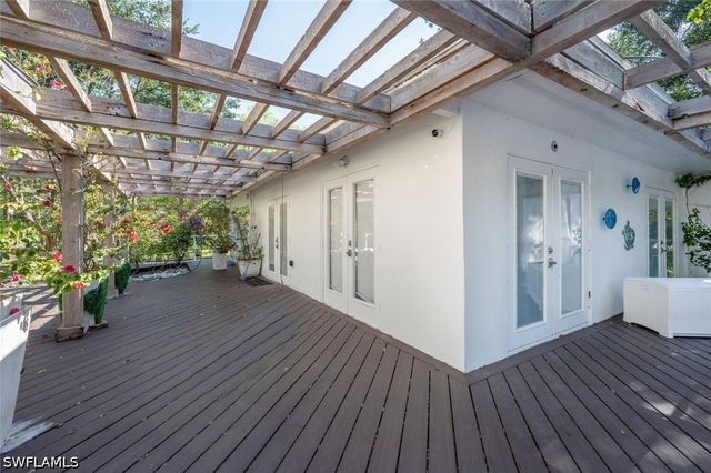 5940 English Oaks LN, Naples, FL 34119