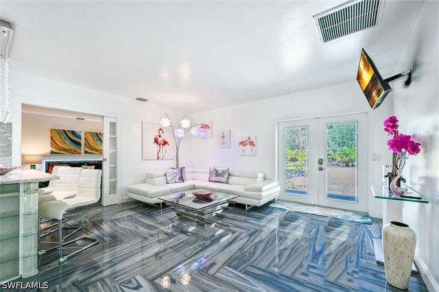 5940 English Oaks LN, Naples, FL 34119