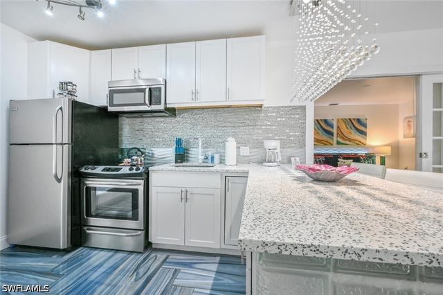 5940 English Oaks LN, Naples, FL 34119