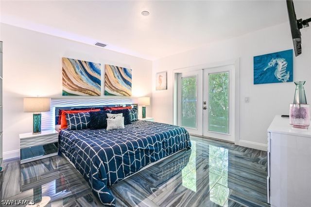 5940 English Oaks LN, Naples, FL 34119
