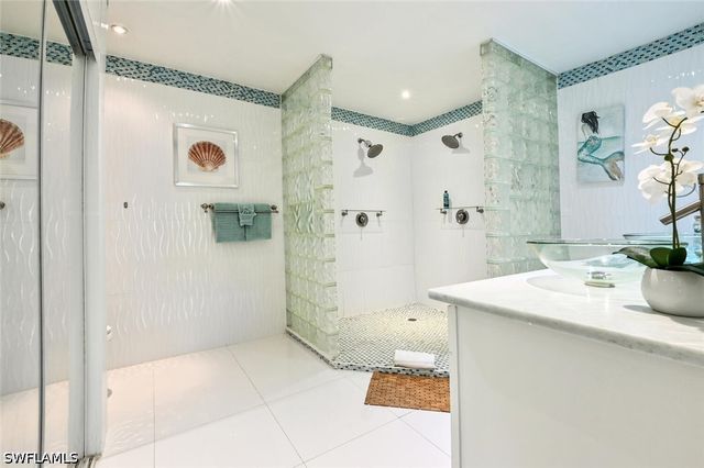 5940 English Oaks LN, Naples, FL 34119