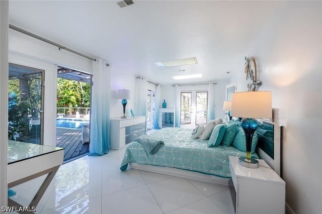 5940 English Oaks LN, Naples, FL 34119