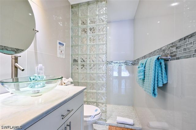 5940 English Oaks LN, Naples, FL 34119