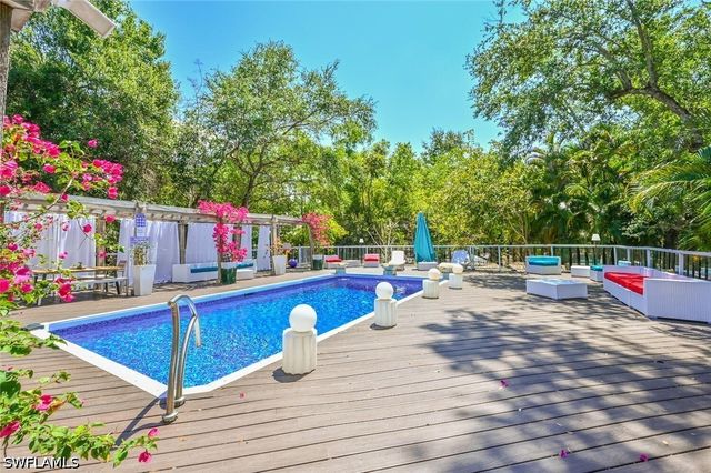 5940 English Oaks LN, Naples, FL 34119