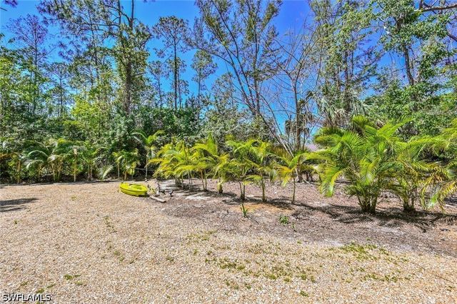 5940 English Oaks LN, Naples, FL 34119