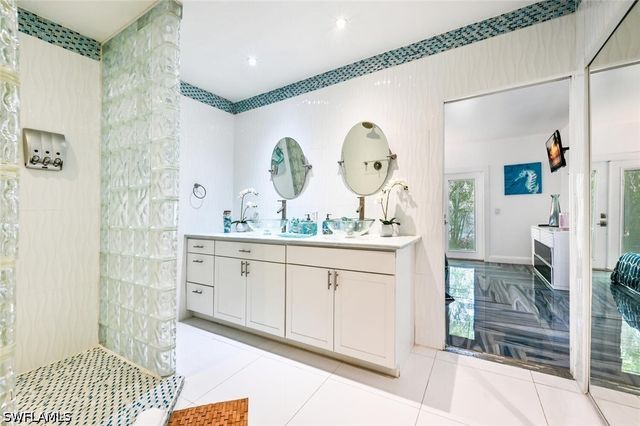 5940 English Oaks LN, Naples, FL 34119