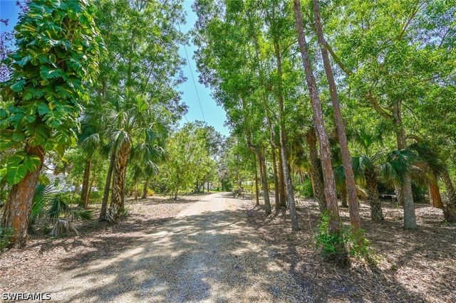 5940 English Oaks LN, Naples, FL 34119