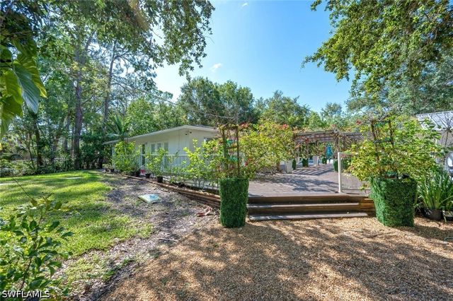 5940 English Oaks LN, Naples, FL 34119