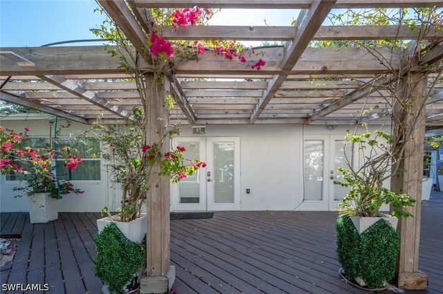 5940 English Oaks LN, Naples, FL 34119