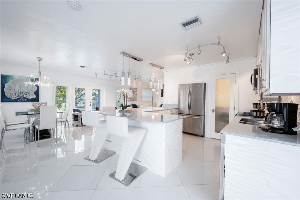 5940 English Oaks LN, Naples, FL 34119