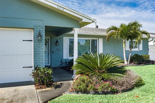 6232 33RD AVENUE N, St Petersburg, FL 33710