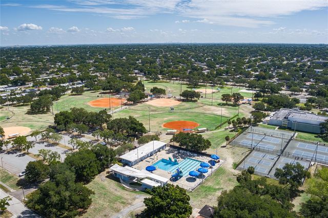 6232 33RD AVENUE N, St Petersburg, FL 33710