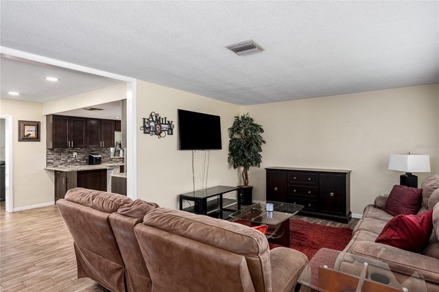 6232 33RD AVENUE N, St Petersburg, FL 33710