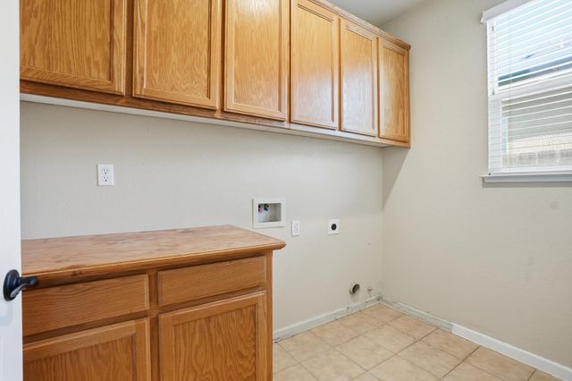 1025 Barbados St, Manteca, CA 95337