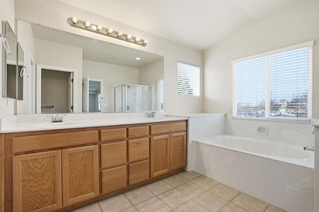 1025 Barbados St, Manteca, CA 95337