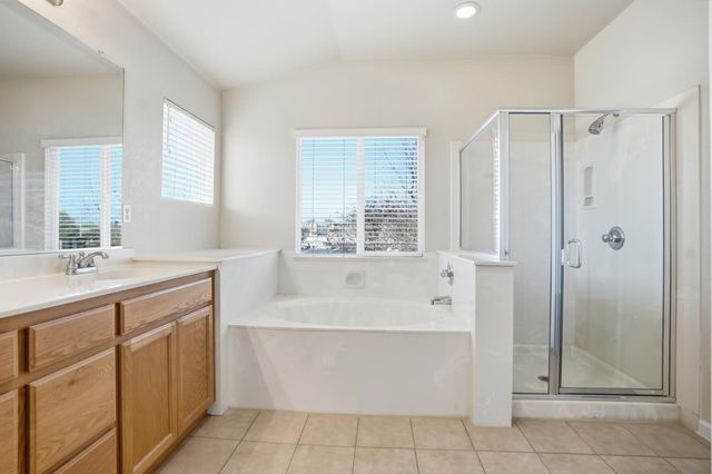 1025 Barbados St, Manteca, CA 95337