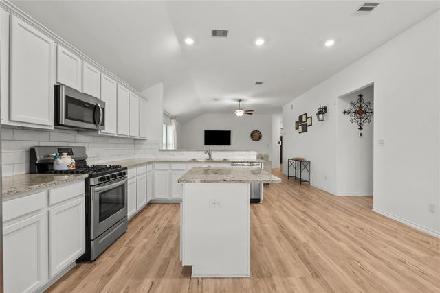 4331 Oakdale Mist Drive, Dickinson, TX 77539