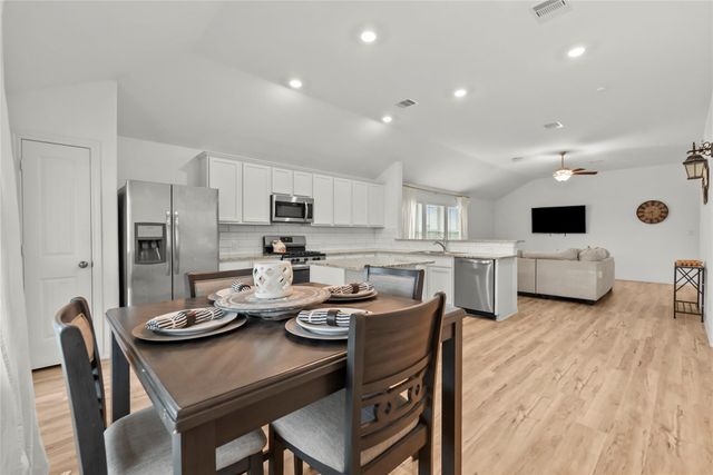 4331 Oakdale Mist Drive, Dickinson, TX 77539