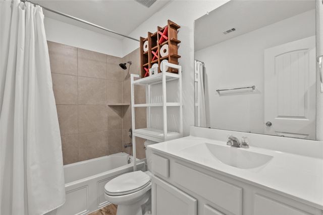 4331 Oakdale Mist Drive, Dickinson, TX 77539