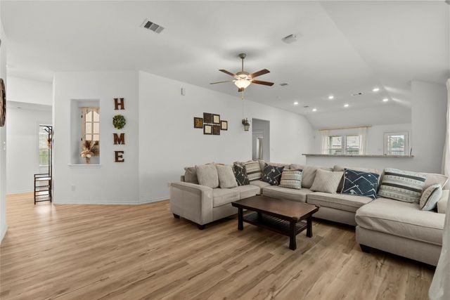 4331 Oakdale Mist Drive, Dickinson, TX 77539