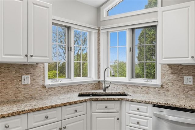 9036 Audubon Dr, Adams Twp, PA 15044