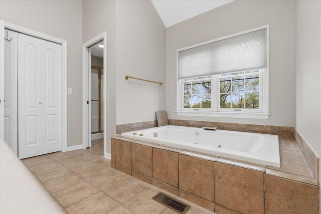 9036 Audubon Dr, Adams Twp, PA 15044