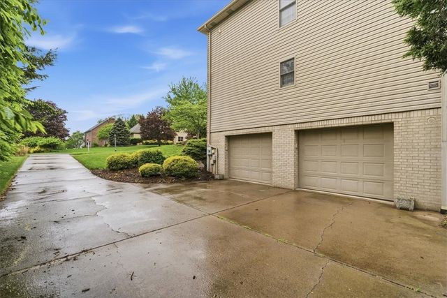 9036 Audubon Dr, Adams Twp, PA 15044