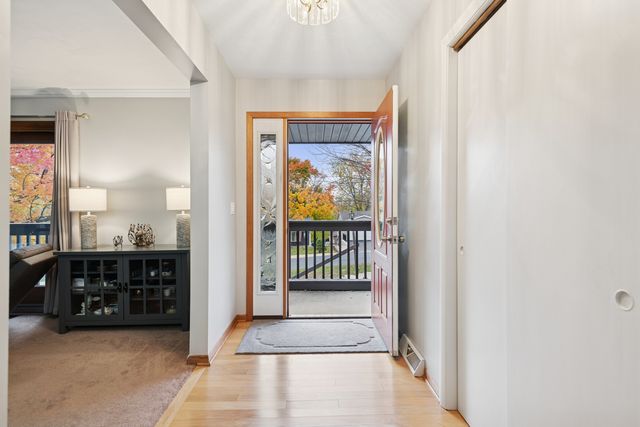 4 Summit Street, East Dundee, IL 60118