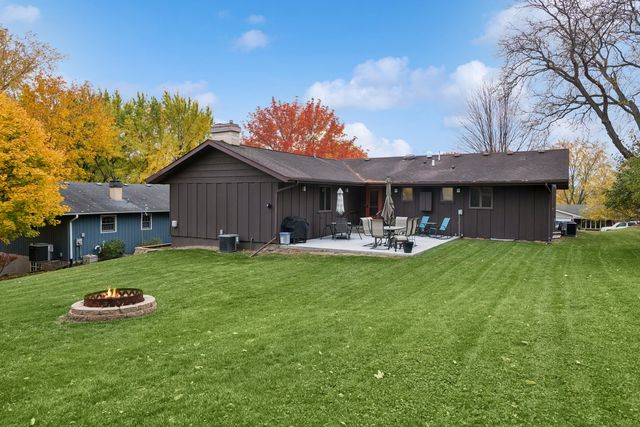 4 Summit Street, East Dundee, IL 60118