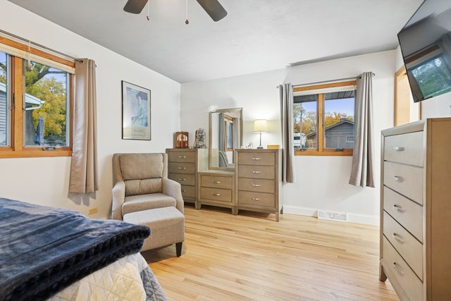 4 Summit Street, East Dundee, IL 60118