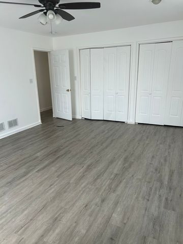 10724 S Pulaski Road, Oak Lawn, IL 60453