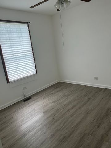 10724 S Pulaski Road, Oak Lawn, IL 60453