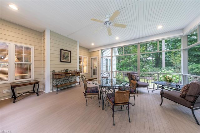 48 Turtle Point LN, Hartfield, VA 23071