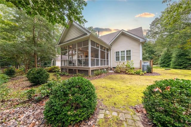 48 Turtle Point LN, Hartfield, VA 23071