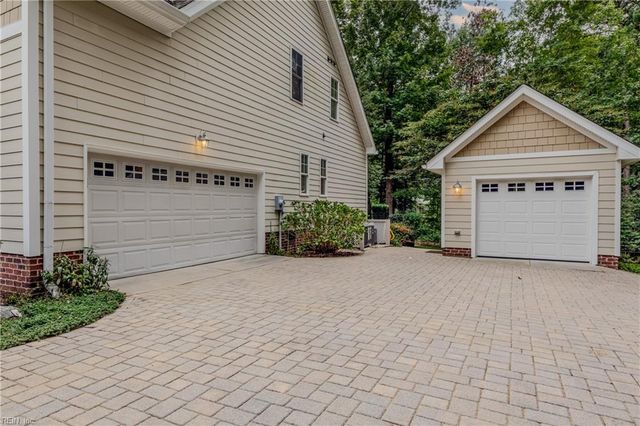 48 Turtle Point LN, Hartfield, VA 23071