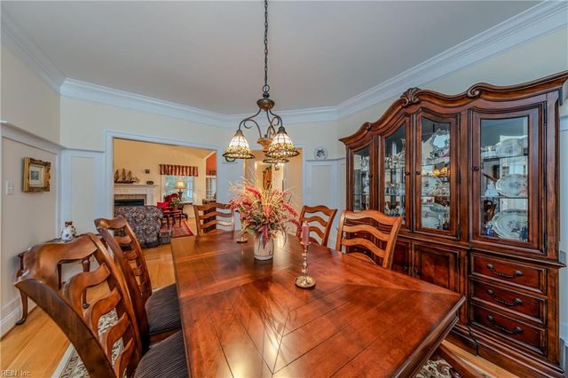 48 Turtle Point LN, Hartfield, VA 23071