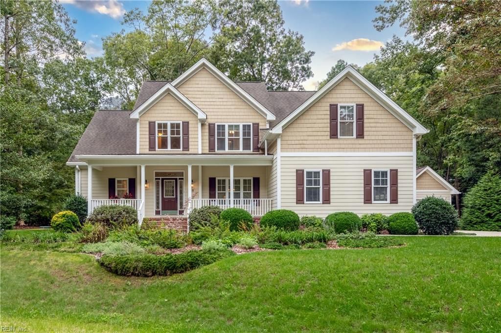 48 Turtle Point LN, Hartfield, VA 23071