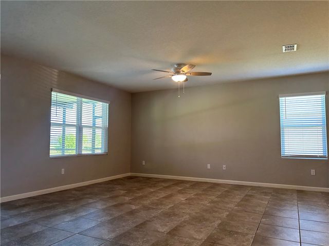 2707 Hanover Street SW, Vero Beach, FL 32968