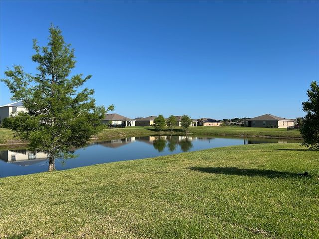 2707 Hanover Street SW, Vero Beach, FL 32968