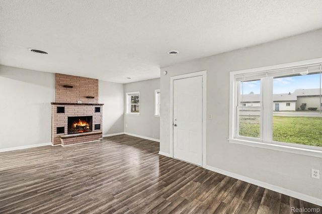 4267 Torrey Road, Flint Charter Township, MI 48507